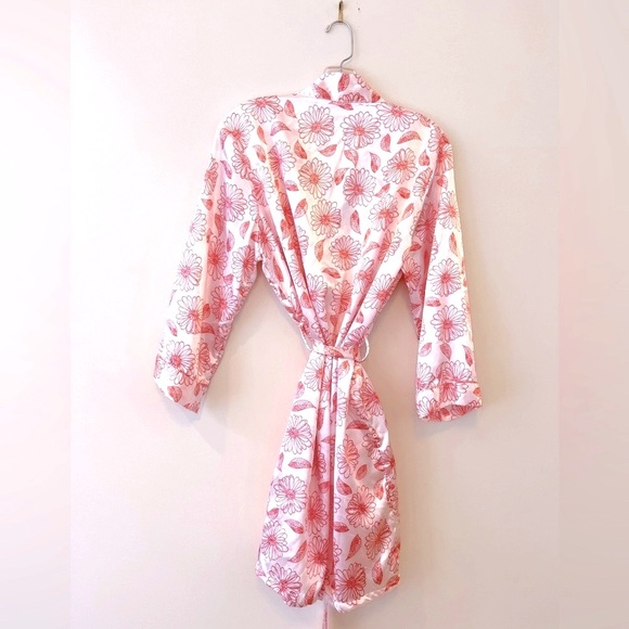 🩷La Vie En Rose Floral Robe - Picture 2 of 2